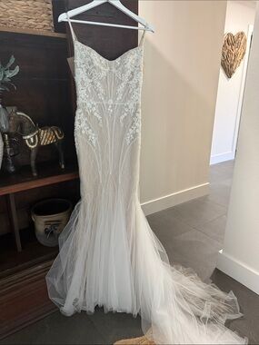 Elegant Lace Mermaid Wedding Dress - Ivory/Champagne.